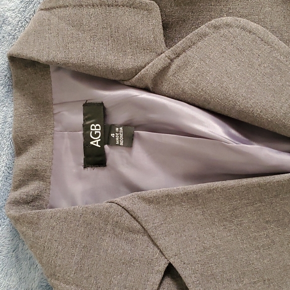 AGB suit jacket and skirt, gray, size 4 - Picture 5 of 6
